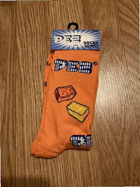 1 Pair NWT PEZ Candy Bright Orange Novelty Crew Socks #529 Mens Sz 6-12