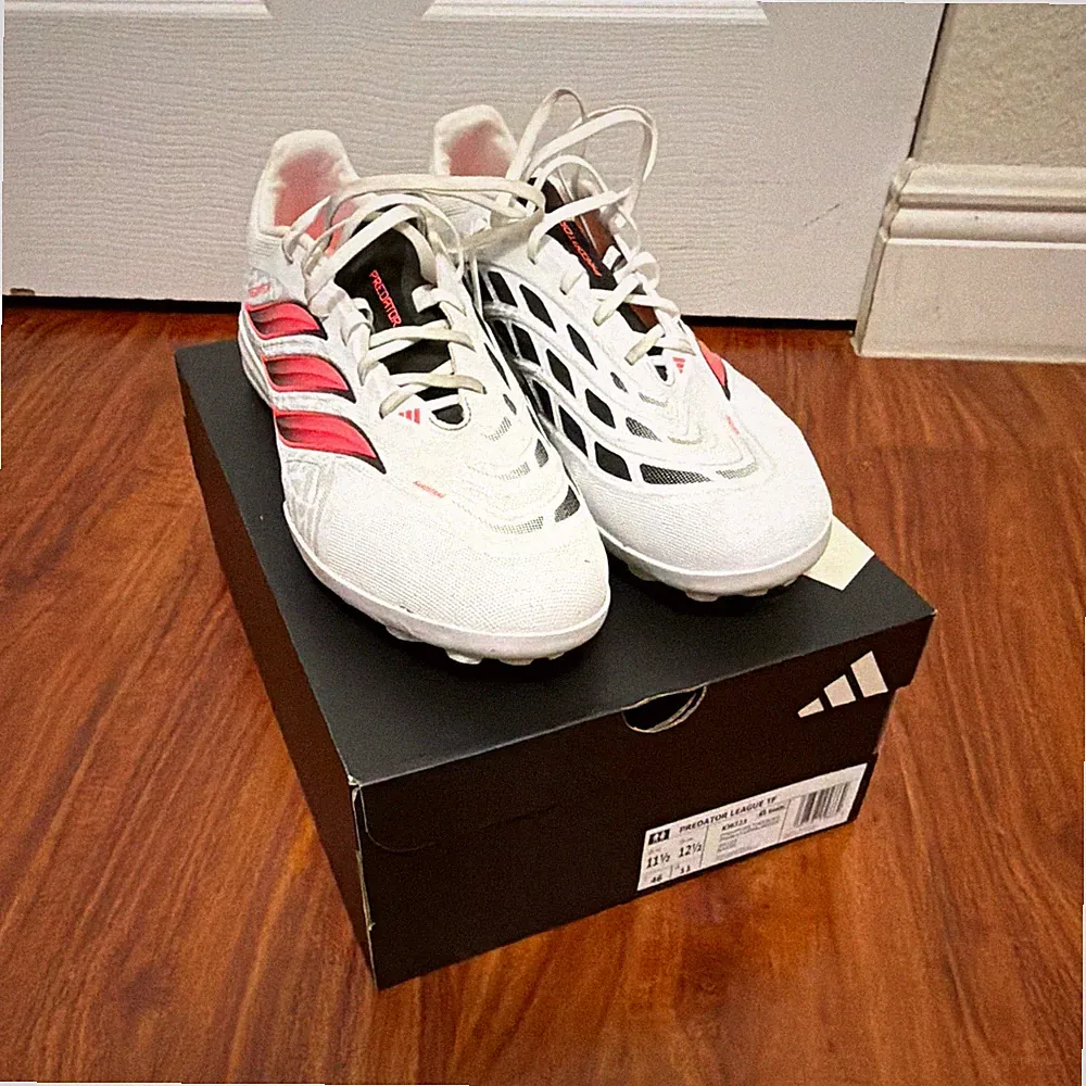 11.5 adidas Predator League Turf Soccer Shoes (Only used twice)