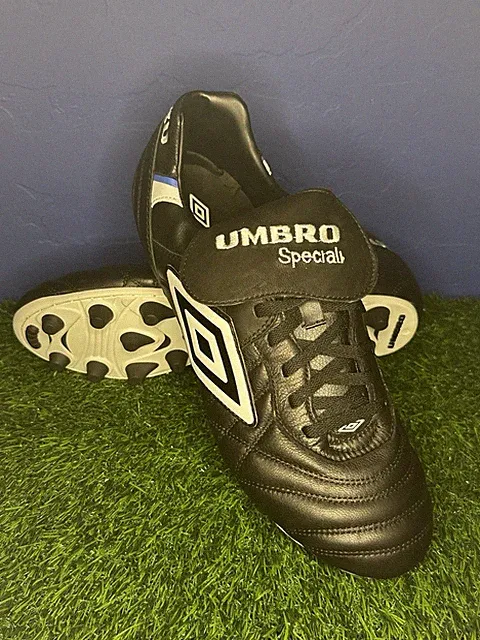 [12] Umbro Speciali Pro 24 FG Black/White/Royal