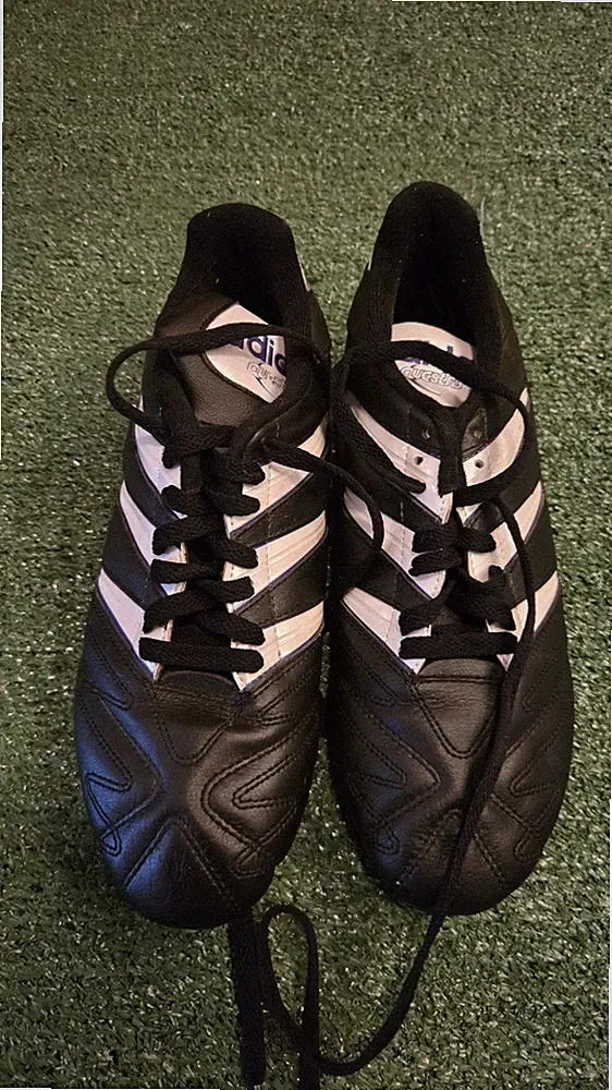 1995 Adidas Questra Size 11 Vintage Leather Soccer Cleats. Excellent Condition