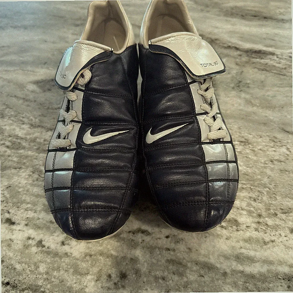 2003 Nike Air Total 90 US 10.5 vintage soccer cleats Very Rare Football 306443