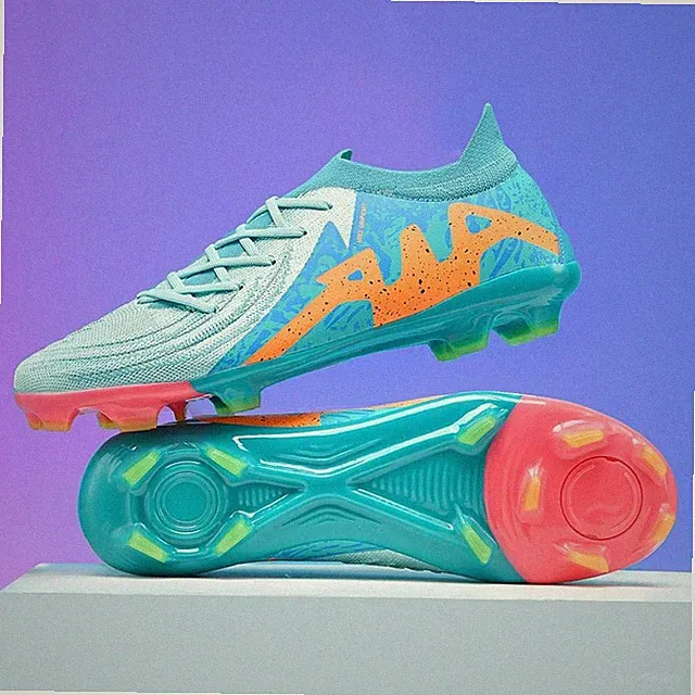2025 New Men's Soccer Shoes Indoor Outdoor Football Boots Non-Slip Lightweight T
