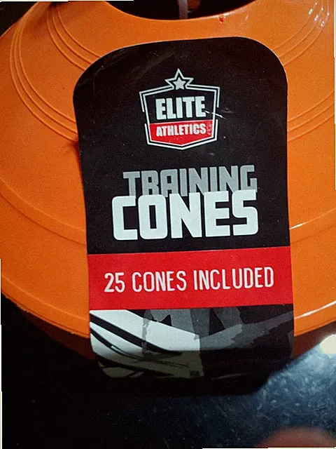 25 soccer training cones, 1 holder
