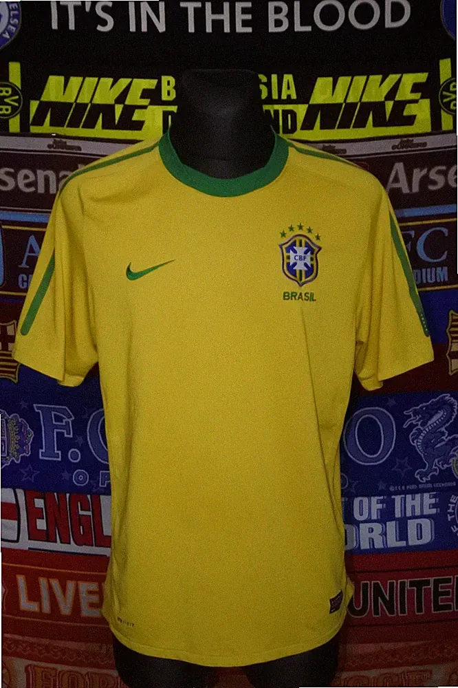 3.5/5 Brazil (Brasil) adults L 2010 home football shirt jersey soccer