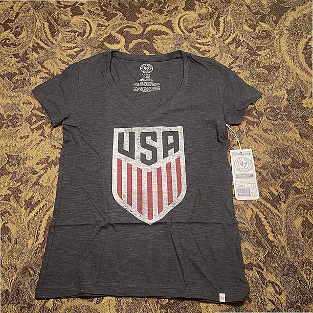 '47 brand women's USWNT soccer crest V-neck t-shirt Size Large navy blue New