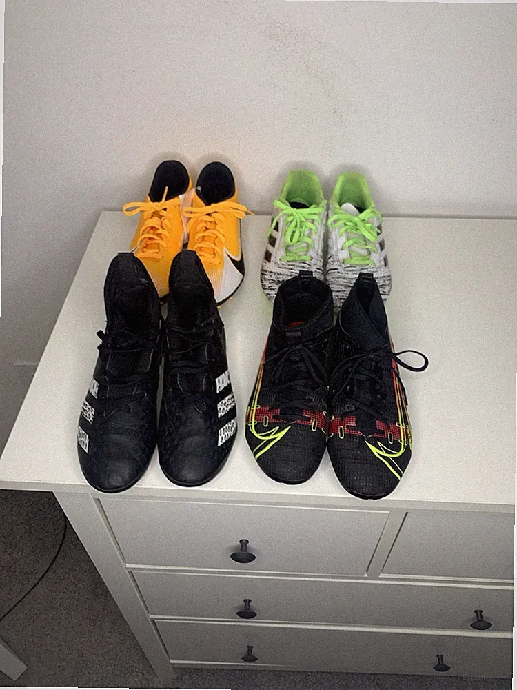 5 Pairs of Soccer Cleats 2 Nike & 3 Adidas Soccer Cleats See Pics For Sizes