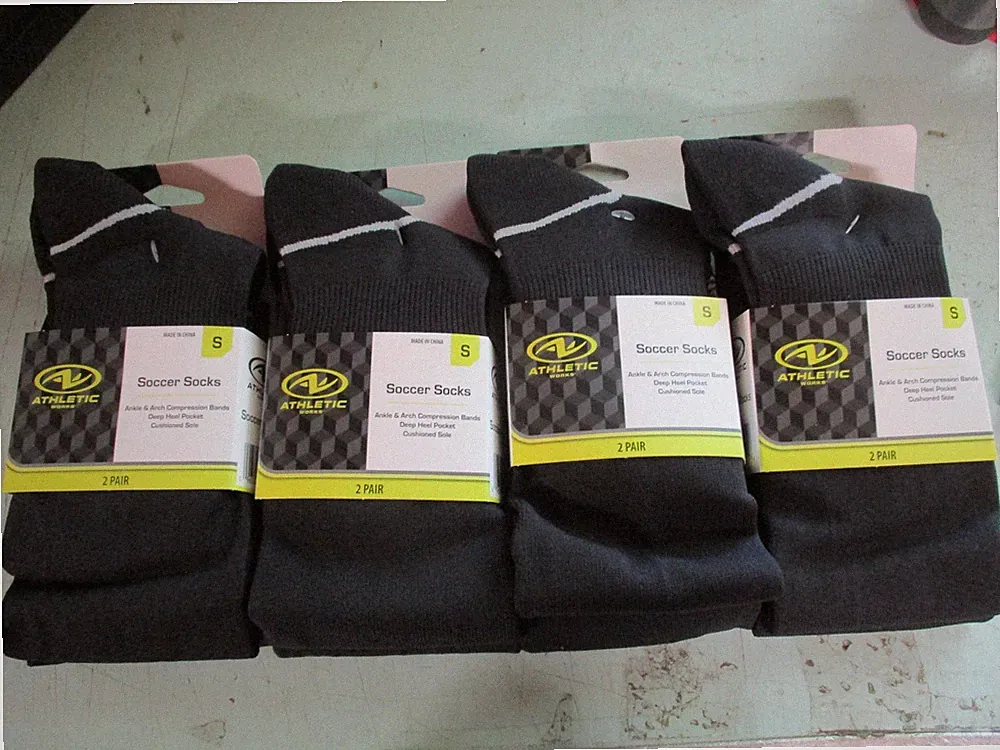 8 PAIR BLACK Youth Soccer Sock Small YOUTH 10-4.5 ATHLETIC WORKS 8 PAIR S16