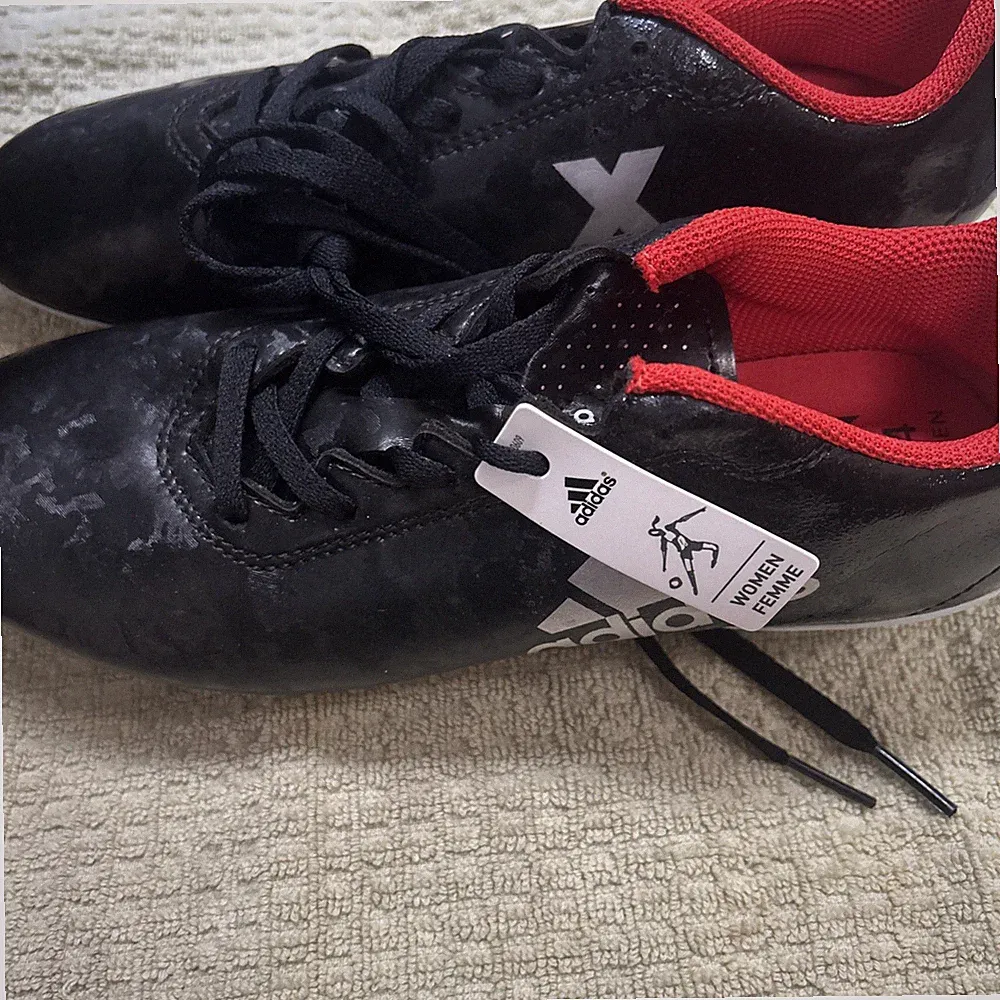 Adidas 17.4 Women Soccer cleats Size 6