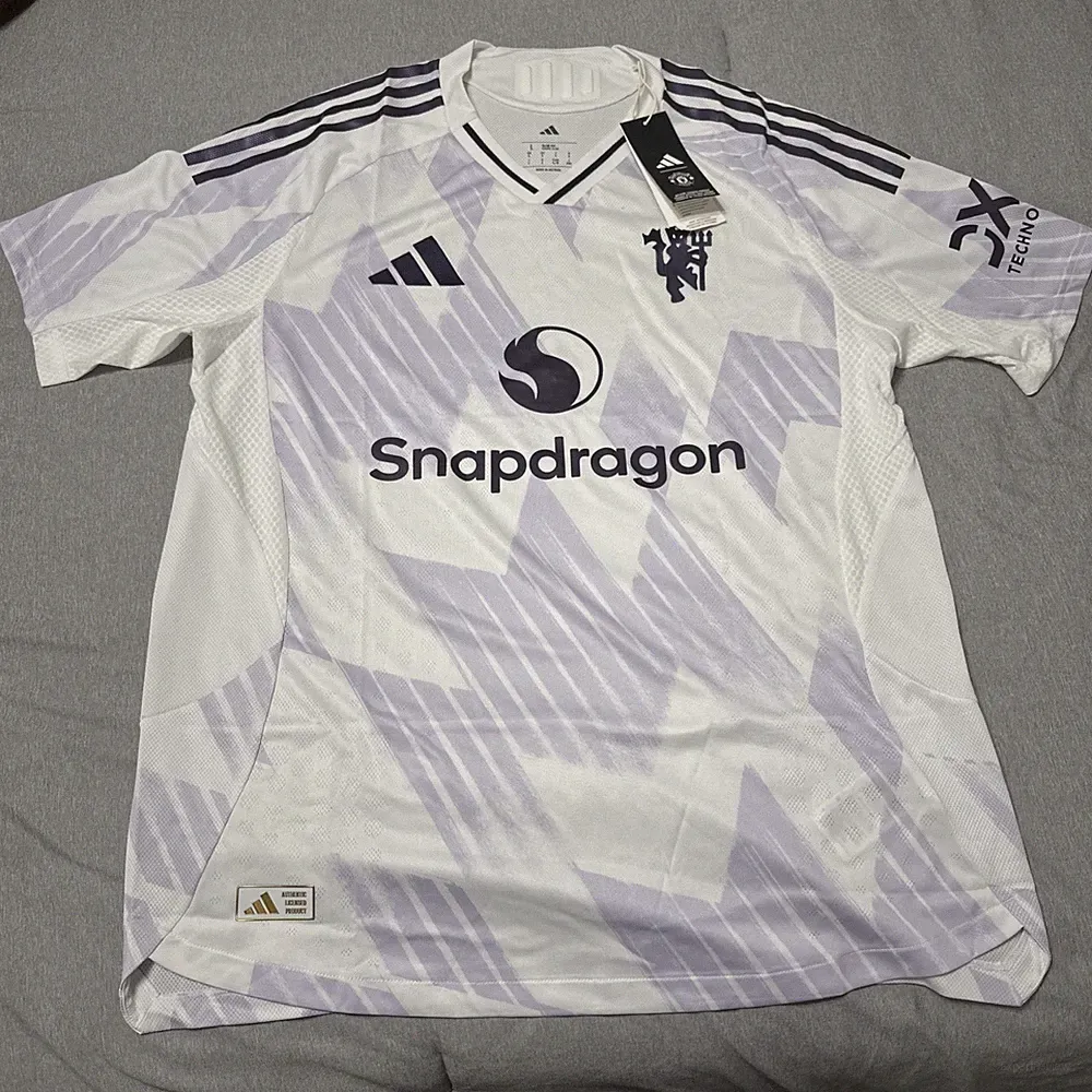 🔥 ADIDAS 2025/26 Manchester United Jersey Large, White/Purple Snapdragon NEW