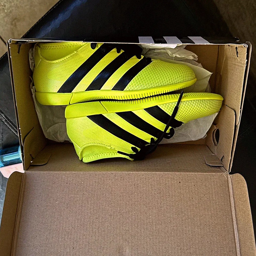 adidas ACE 16.3 PrimeMesh Boys' Soccer Cleats Neon US Size 2