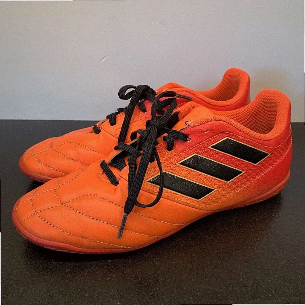 ADIDAS ACE 17.4 Indoor Soccer Shoes Boys Size 5.5 TRAINERS BOOTS CLEATS Futsal