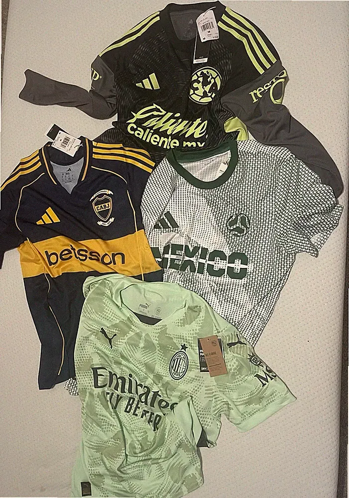 Adidas And Puma Soccer Jersey lot of 4 Men’s Size MÉDIUM And LARGE