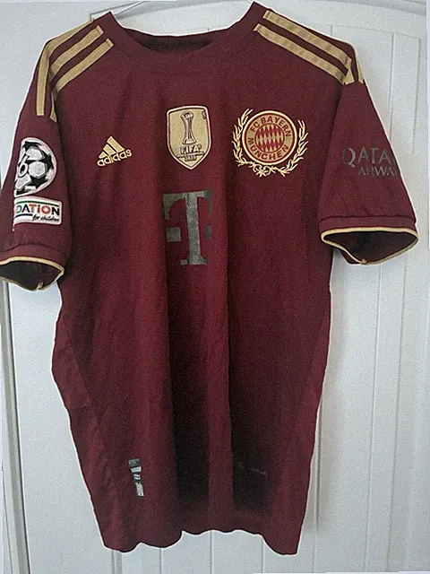 adidas Bayern Munich Hernandez 25 Soccer Jersey Red/Gold Men 23/24 FIFA 2023