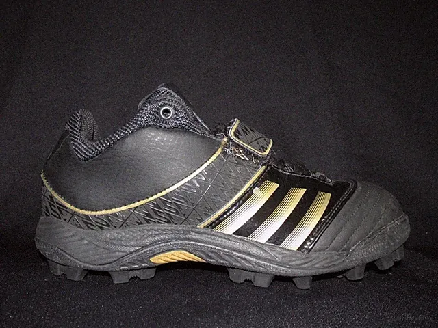 Adidas Boys Black Gold Leather Football Cleat Lace Up Hook & Loop Youth US 3.5