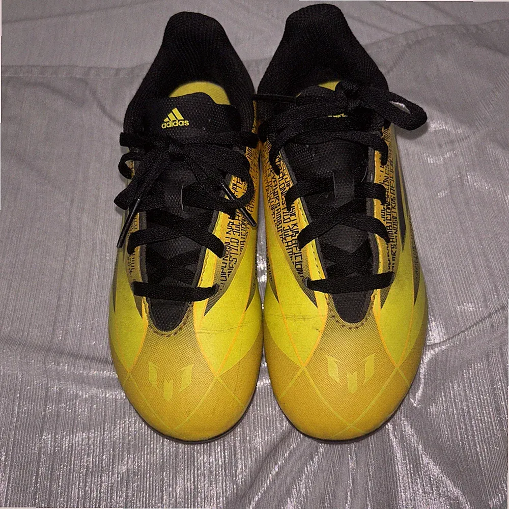 boys soccer cleats size 2