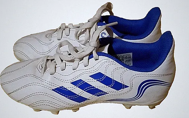 ADIDAS COPA KIDS UNISEX SIZE 31/2 SOCCER CLEATS BLUE AND WHITE PRE-OWNED VGC