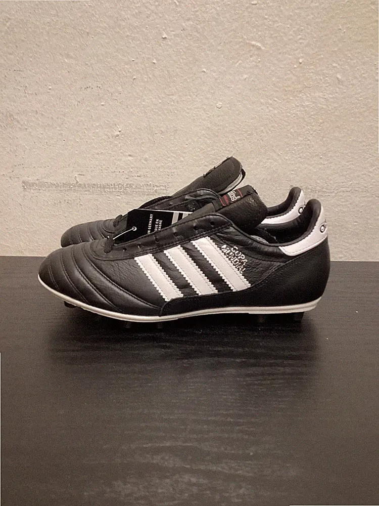 black soccer cleats size 7