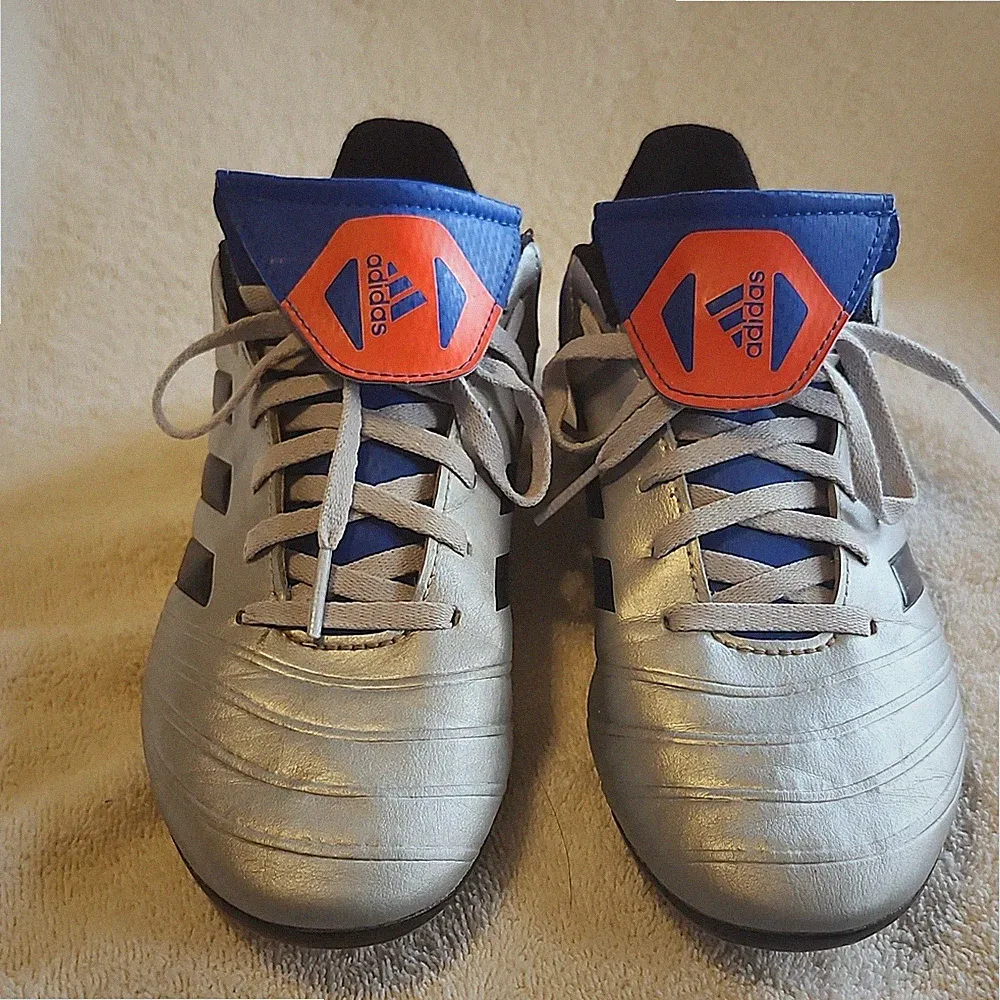 adidas Copa Silver Boys' Soccer Cleats US Size 4.5 Youth ART DB2468