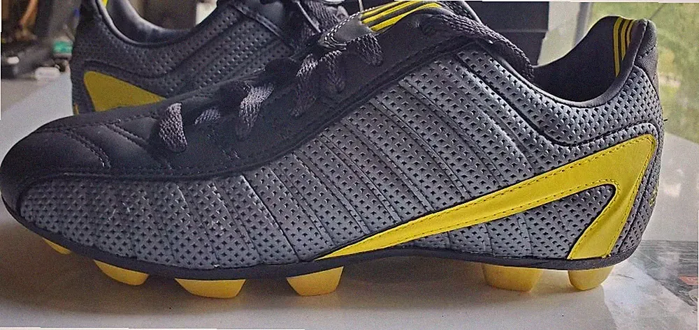 Adidas F10 TRX -HG J vintage soccer cleats football US size 4.5