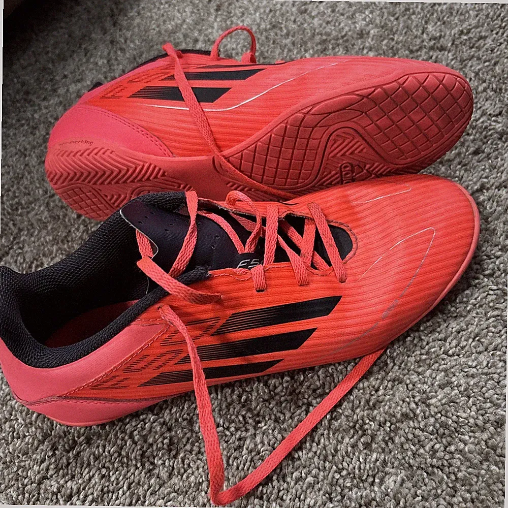 Adidas F50 Club Mens Sz 8 Sneakers Red Aurora black Indoor Soccer Cleats IF1346