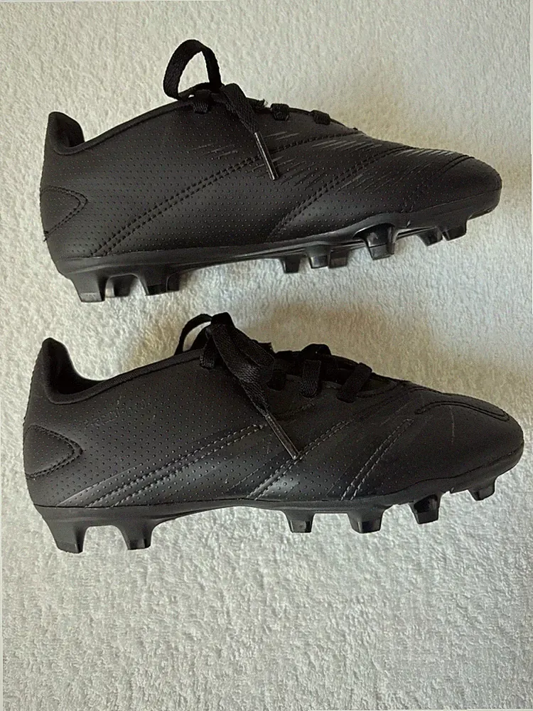 ADIDAS Flag Football / Soccer Cleats Boys Size 1 Black with Black Lace-up