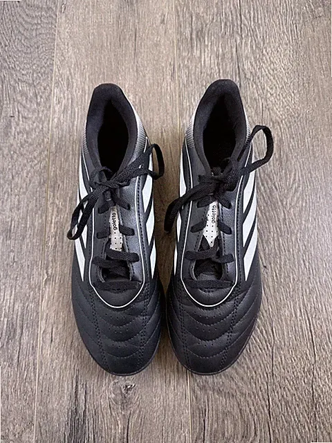Adidas Galletto black-and-white classic low-cut soccer cleats size 4
