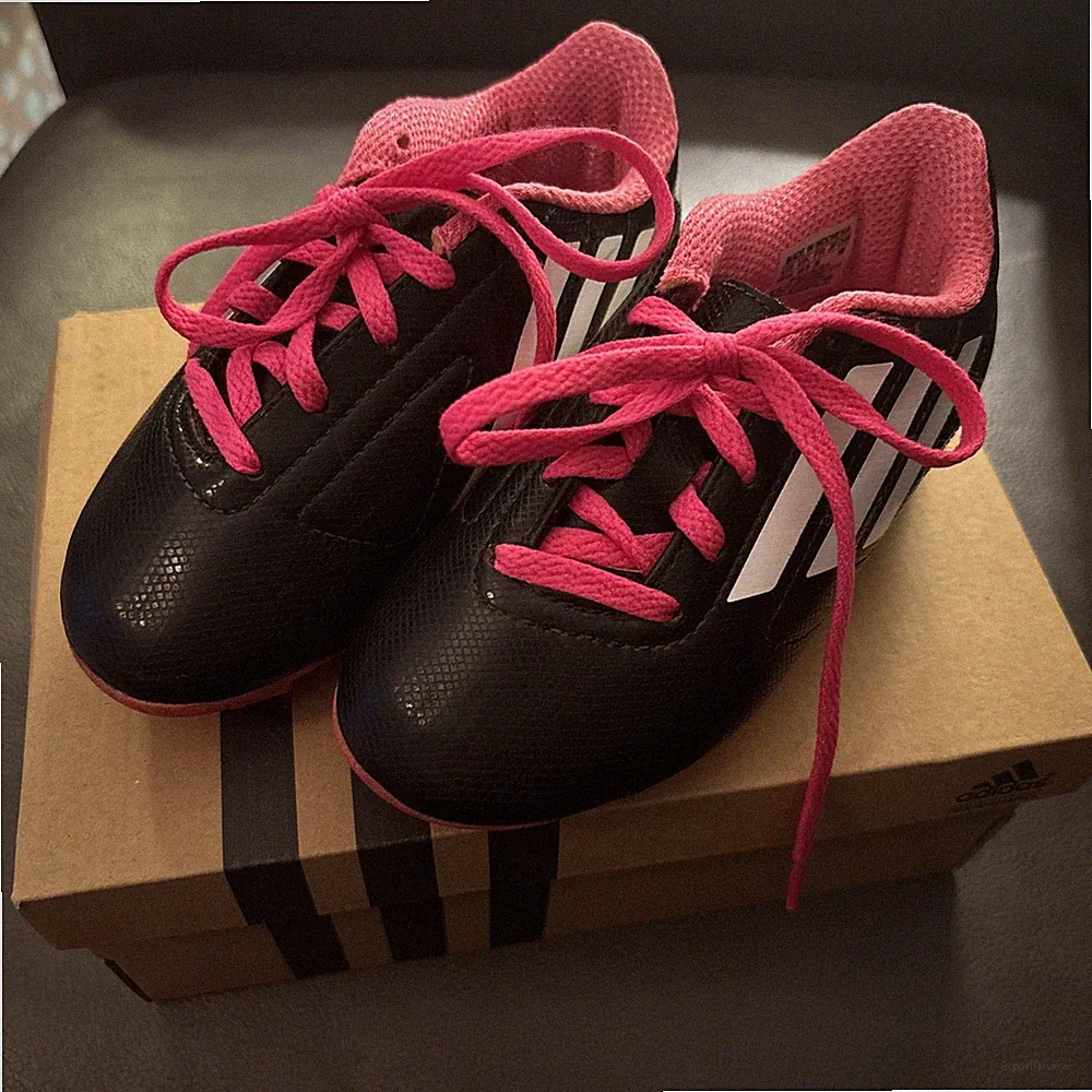 ADIDAS GIRLS Conquisto FG Soccer Cleats Size 10.5 Black/Hot Pink w Box