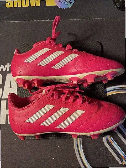 Adidas Girls Goletto lace up soccer cleats pink Size 2