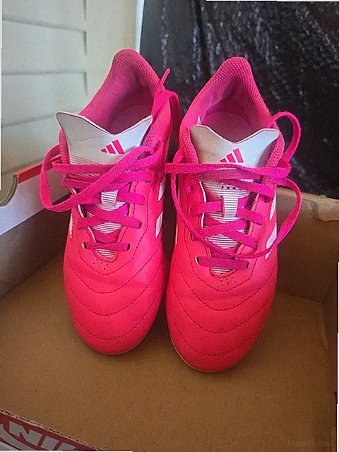 Adidas Girls Goletto lace up soccer cleats pink Size 2.5
