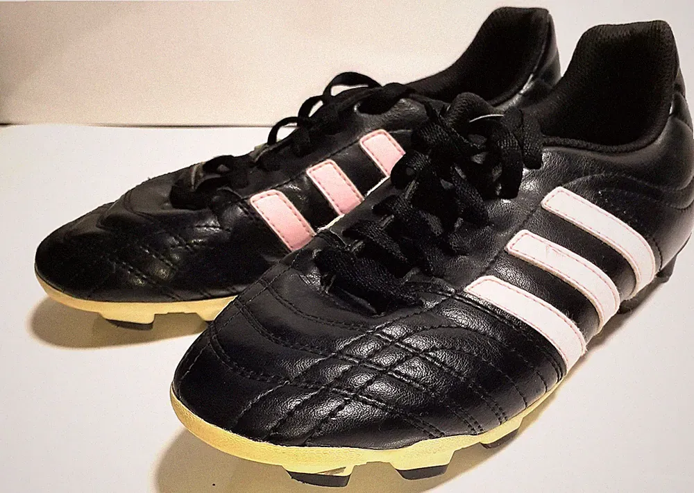 Adidas Girls Pink/Black Soccer Shoes Cleats Size 5