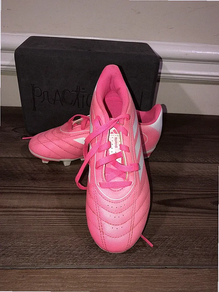 Adidas girls, soccer cleats, size 1 pink￼