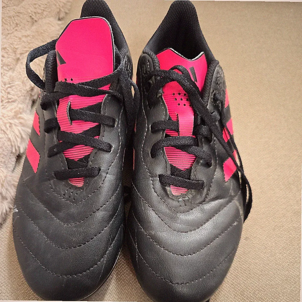 Adidas Girls' Soccer Cleats Size 4.5 Pink And Black