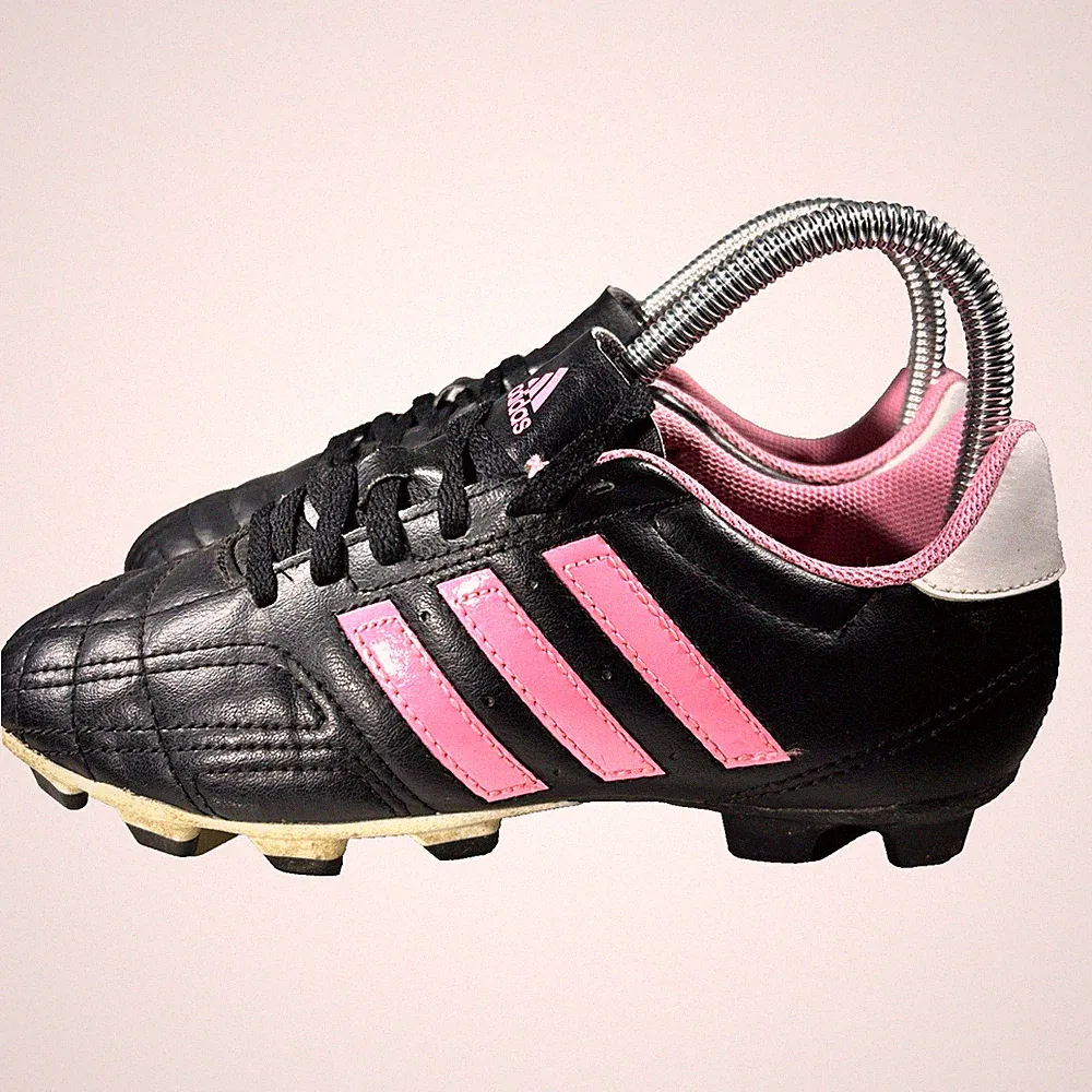 Adidas Goletto 4 Boys Soccer Cleats Shoes Size 4 Sneakers Black Pink Lace G65054