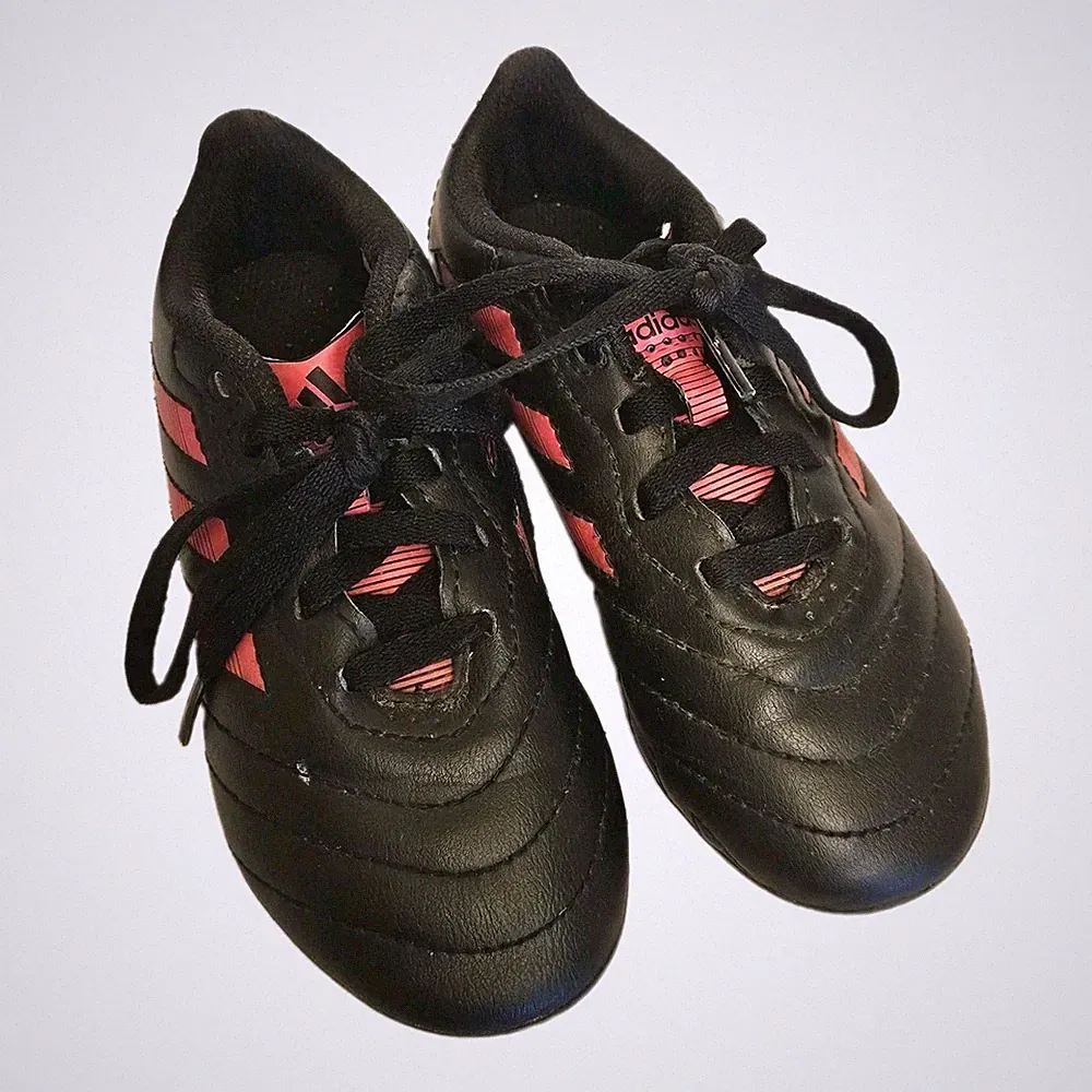 Adidas Goletto Girls Size 11K Soccer Cleats Black and Pink Little Girl's 11