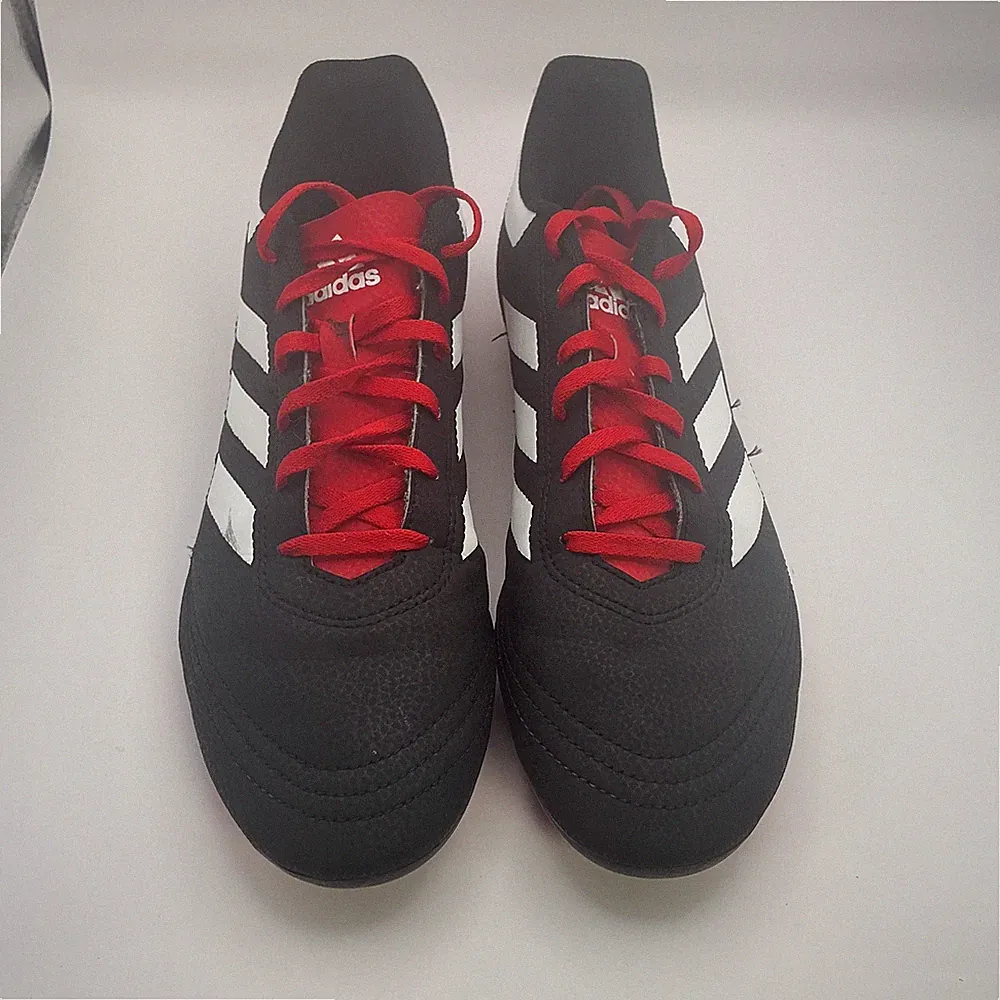 mens soccer cleats size 11