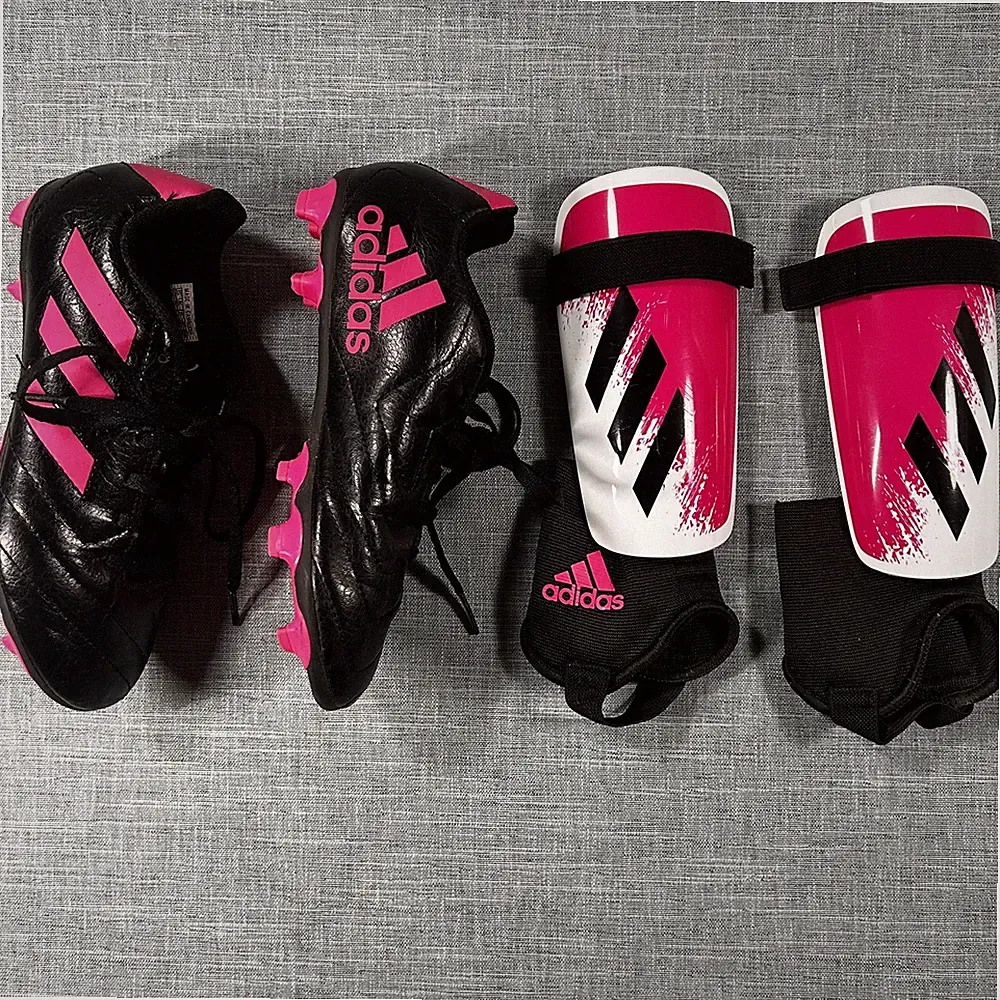 Adidas Goletto VII Kids Soccer Cleats S- 2.5 Black/ Pink Youth w Shin Guard Lot