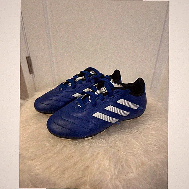Adidas Goletto VIII Firm Ground soccer cleats in Team Royal Blue/White size 10