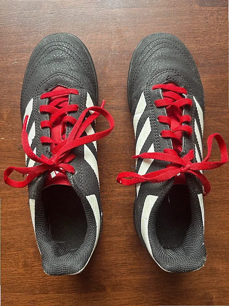 Adidas Kids Shoe Sz 3.5 Black Red Lace-Up Indoor Soccer Cleats