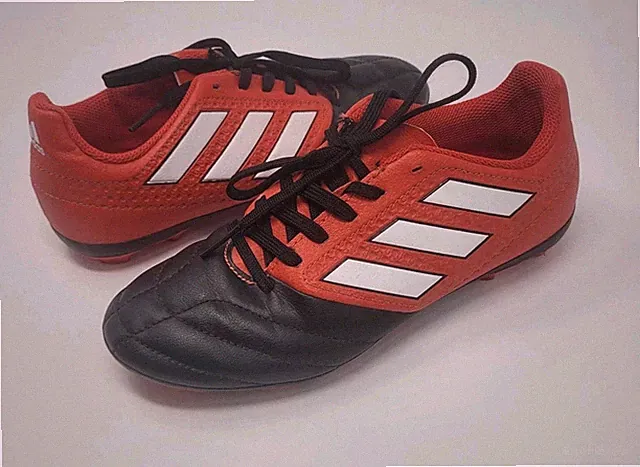Adidas Kids Soccer Cleats Shoes Size 2 youth Red Black BB5591 Boys