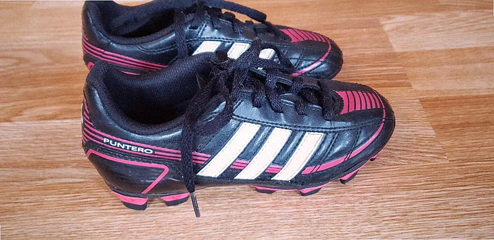 Adidas kids/toddler soccer cleats size 11-1/2 (7.5 in.), Black, white, pink