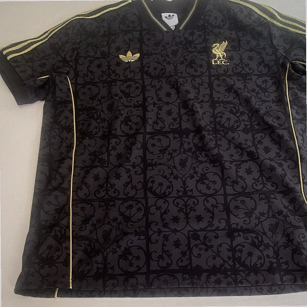 adidas Liverpool FC L.F.C. Soccer Jersey Shirt Black/Gold Size XL