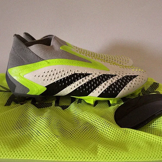 adidas Men 6/Women 7 PREDATOR ACCURACY+ FIRM GROUND SOCCER CLEATS White GZ2604