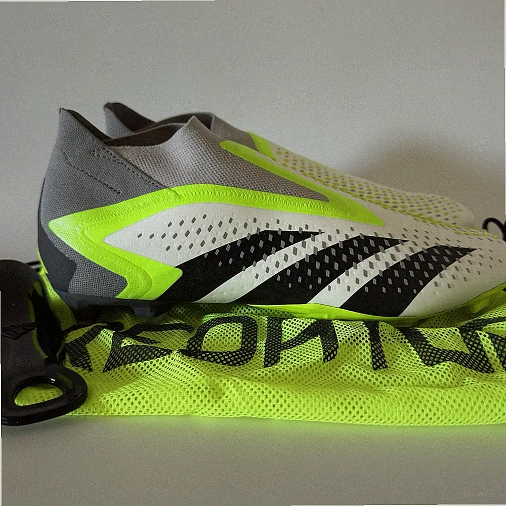 adidas Men’s 13 PREDATOR ACCURACY+ FIRM GROUND SOCCER CLEATS White GZ2604 NEW