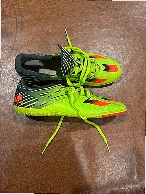 Adidas Men's Indoor Soccer Neon Green Cleats - U S Size 11 - Pre owned