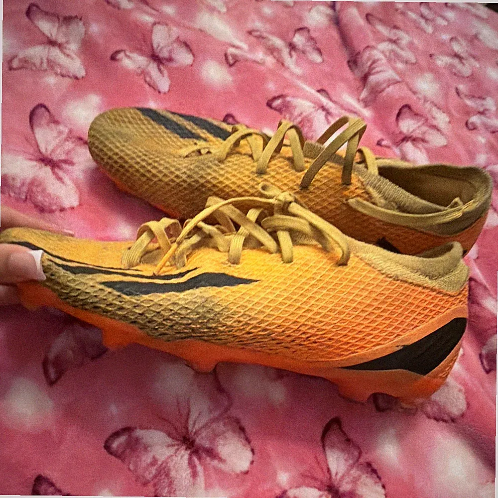 lace-up shoes