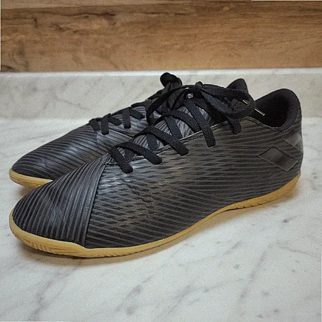 Adidas Men's Size 6 Nemeziz 19.4 lace Up Indoor Soccer Cleats Shoes