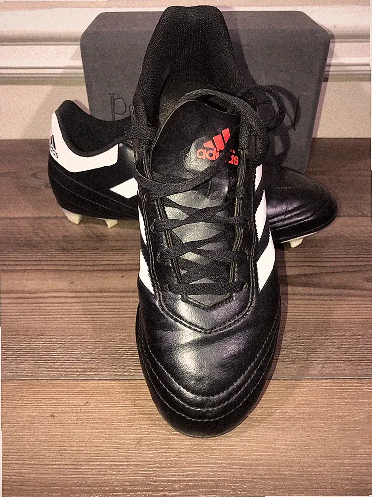 Adidas men’s soccer cleats, size 7 black leather￼