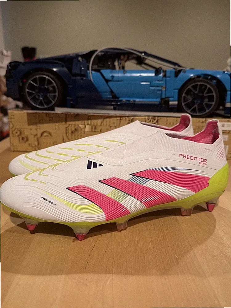 adidas Mens Size 8.5 PREDATOR ELITE LACELESS SG SOCCER CLEATS White ID3848