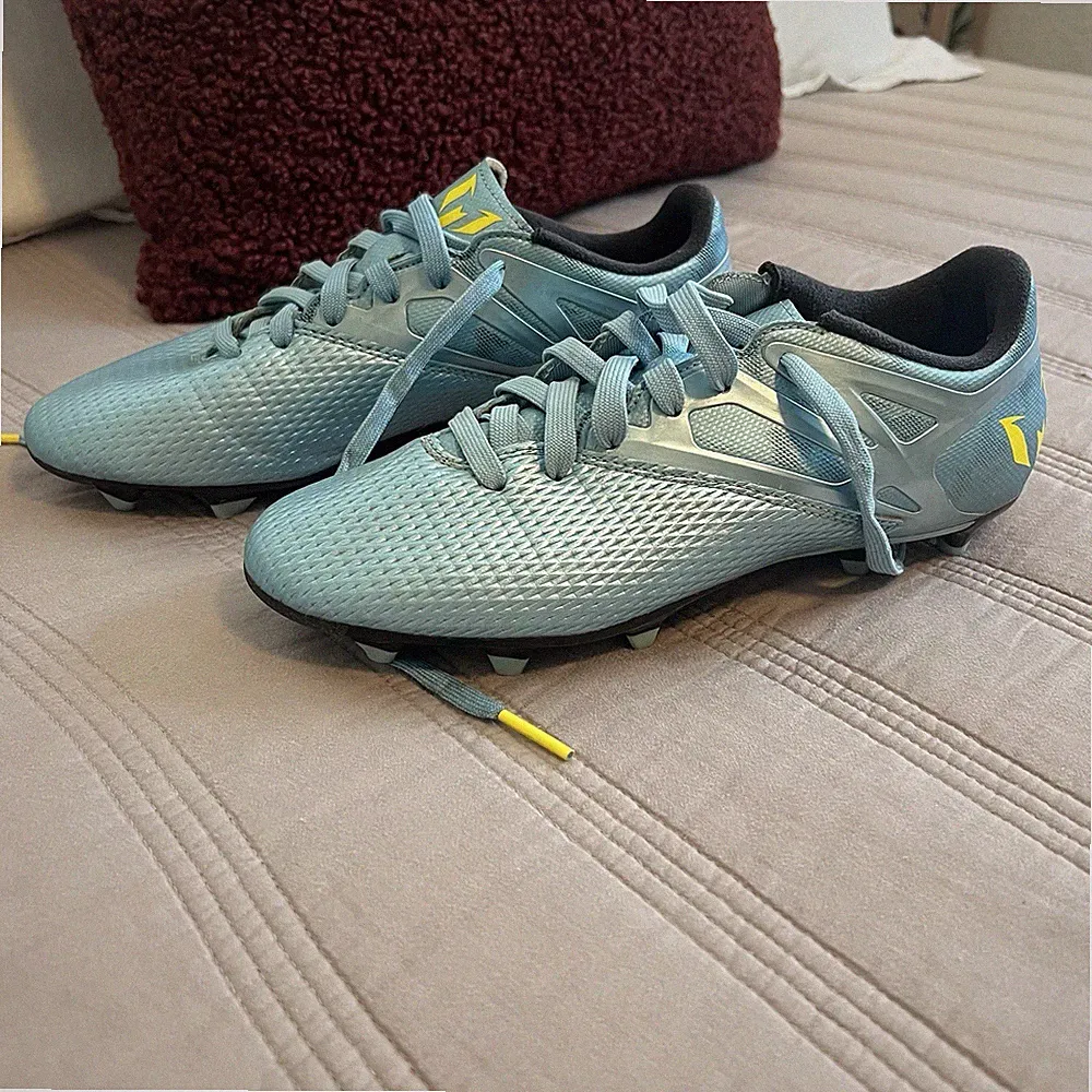 adidas Messi 15.3 Light Teal Soccer Cleats Boys Men’s 7.5 Girls Women’s 9