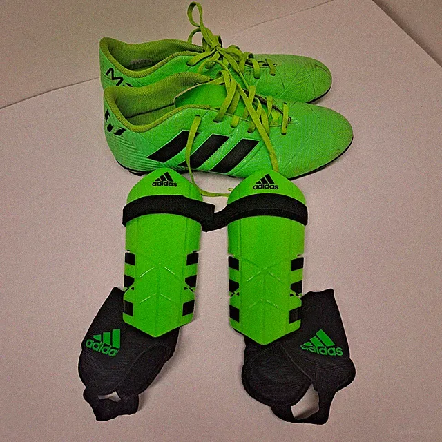 Adidas Messi Boys/men Soccer Cleats Size 8 With Matching Shin Guards